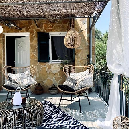 Villa Aspros - Traditionell, Ruhig Und Strandnah Liapádesz Kültér fotó