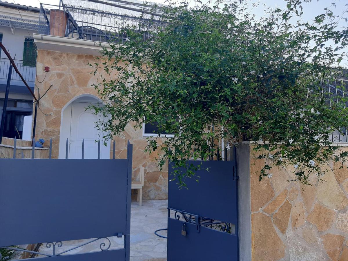 Villa Aspros - Traditionell, Ruhig Und Strandnah Liapádesz Kültér fotó